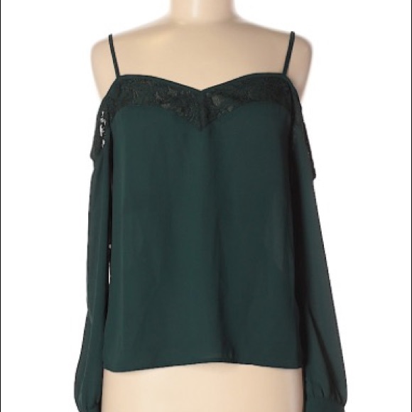 Lace off the shoulder top with straps - Picture 2 of 3